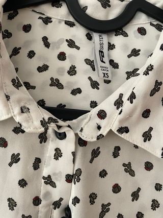 Camisa estampada blanca y negra