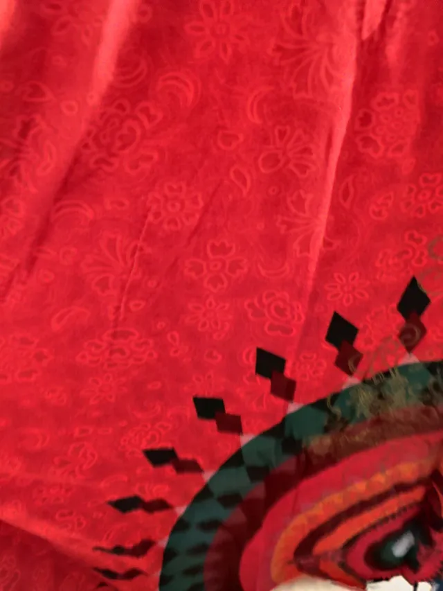 Vestido largo desigual rojo.