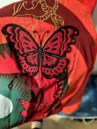 Vestido largo desigual rojo.