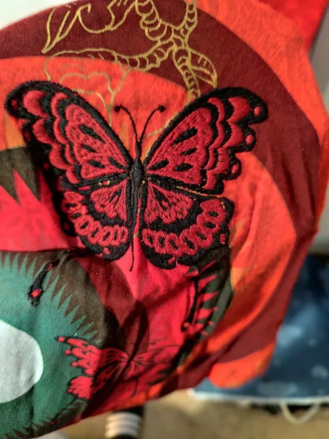 Vestido largo desigual rojo.