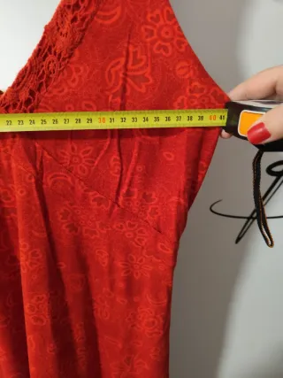 Vestido largo desigual rojo.