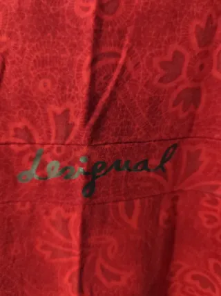 Vestido largo desigual rojo.