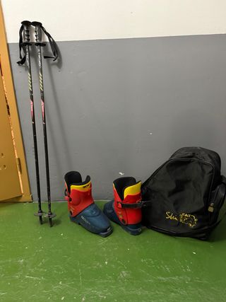 Botas esquí niño 32 Tecno + palos + casco (regalo)