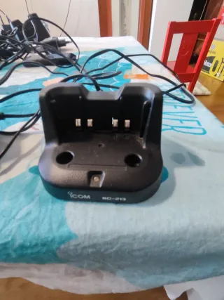 Walkie Talkie Icom Negro