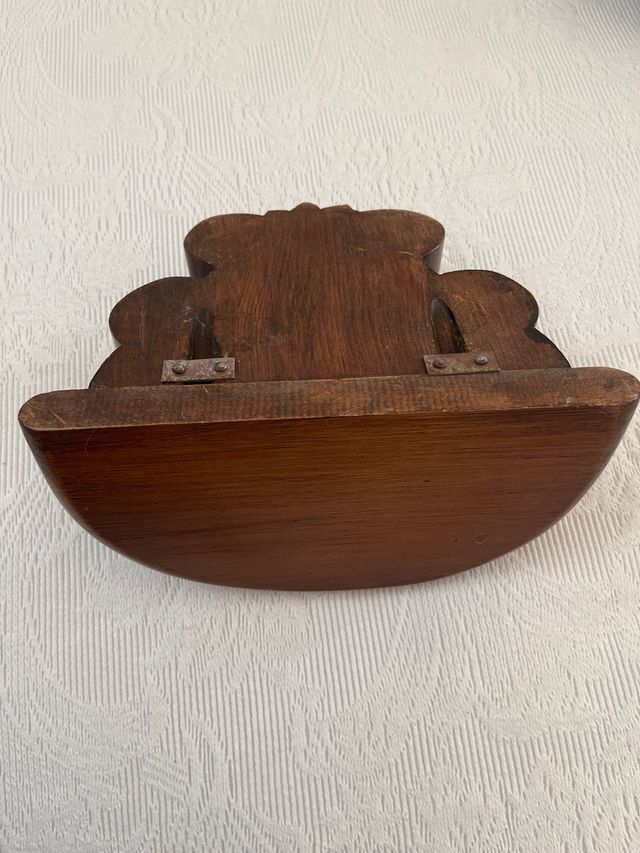 Preciosa peana decorativa madera tallada