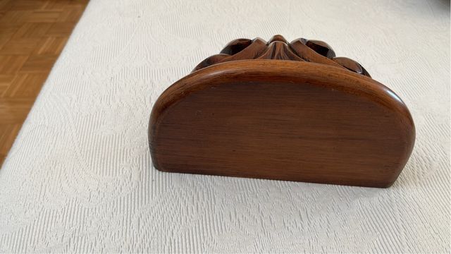 Preciosa peana decorativa madera tallada