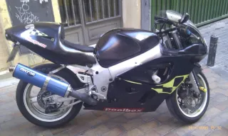 Moto de circuito Suzuki GSX-R