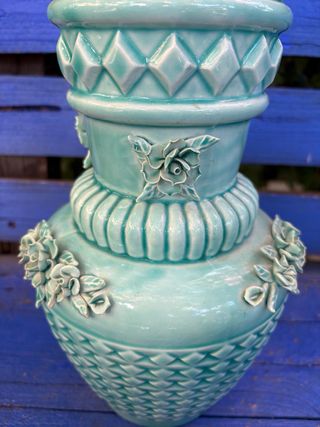 JARRÓN ESMALTADO DE MANISES.