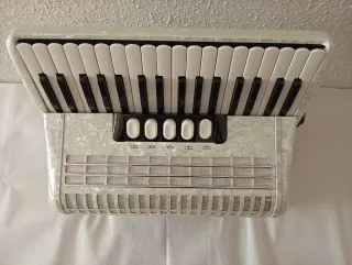 Acordeón Hohner Concerto III S 72 bajos