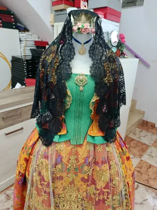 Mantilla de fallera a estrenar