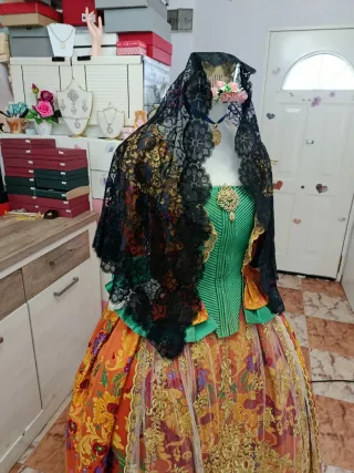 Mantilla de fallera a estrenar