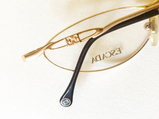 3-021-Montatura ESCADA ovali dorati nuovi 90