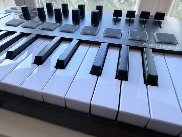 Arturia MiniLab 3 MK3 - Nueva con Garantia
