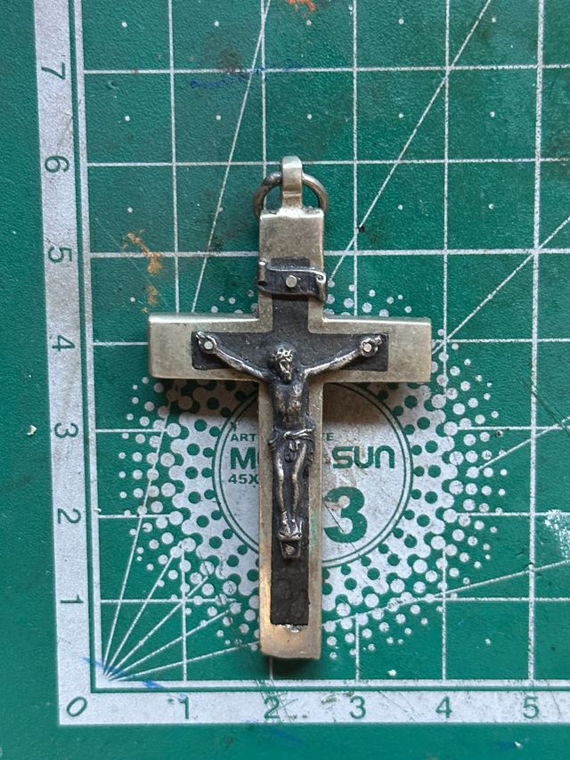 Crucifijo religioso francés plateado antiguo