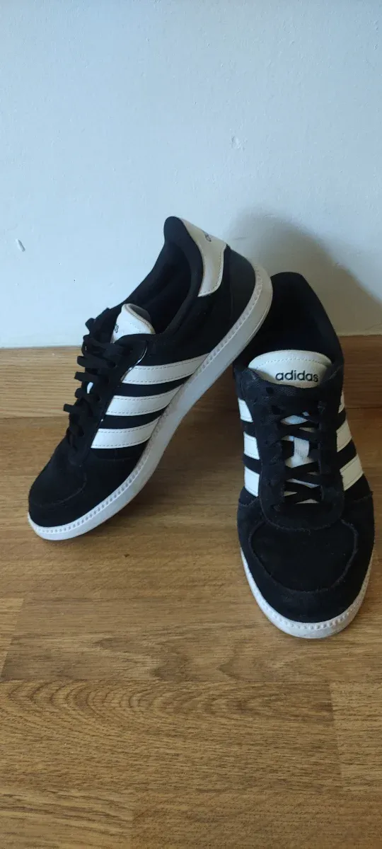 Zapatillas Adidas Negras y Blancas Talla 42