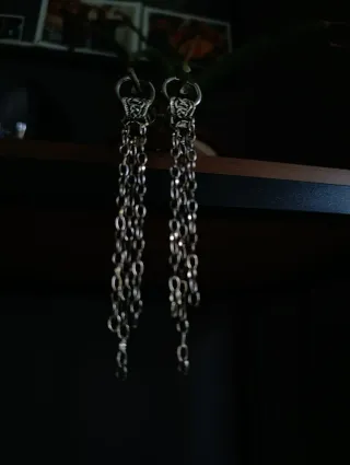 Pendientes plateados hechos a mano