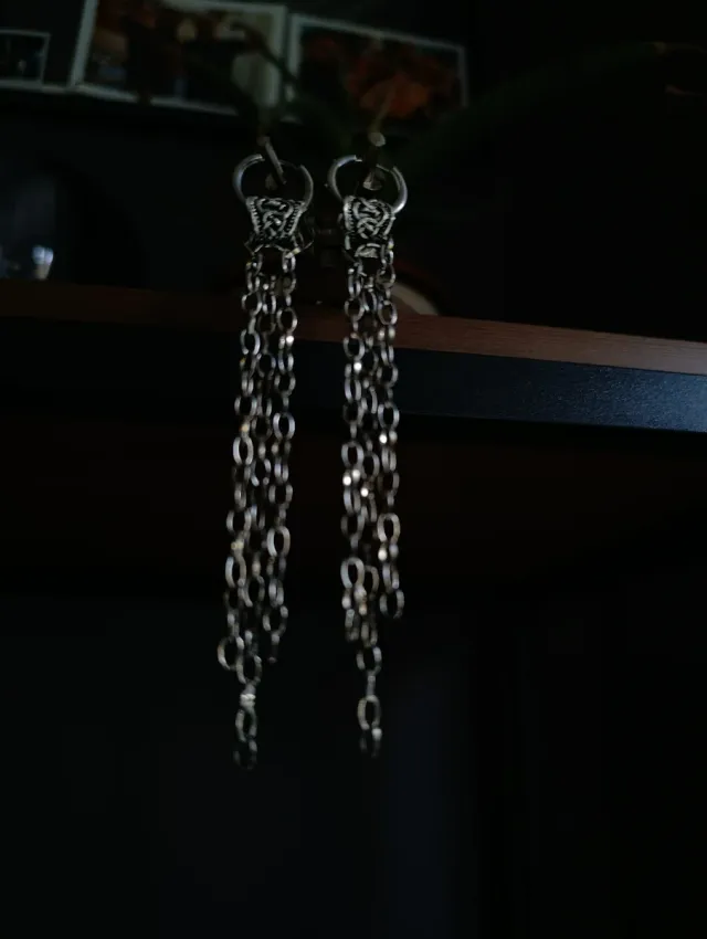 Pendientes plateados hechos a mano