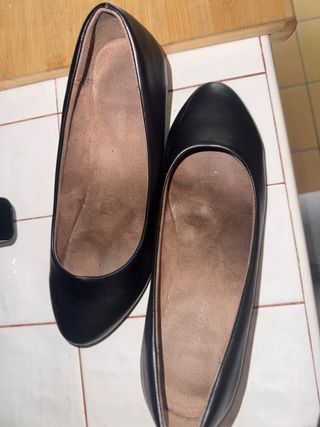 Zapatos de tacón bajos negros