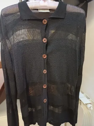 Cardigan elegante con trasparenze