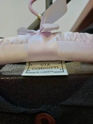 Cardigan elegante con trasparenze