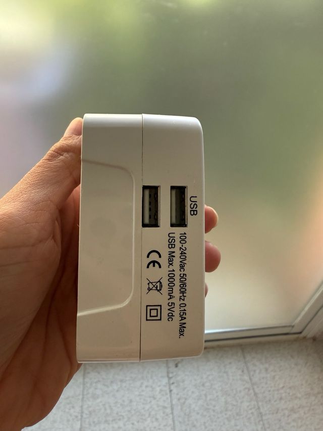 Adaptador de viaje USB 100-240V