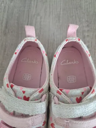 Zapatillas Clarks Talla 27.5 Corazones
