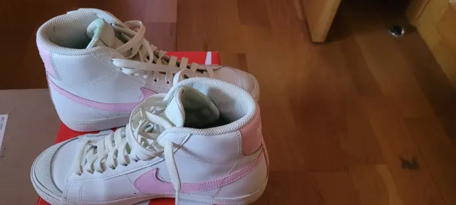 Nike Blazer Mid '77 Zapatillas Blancas Rosas