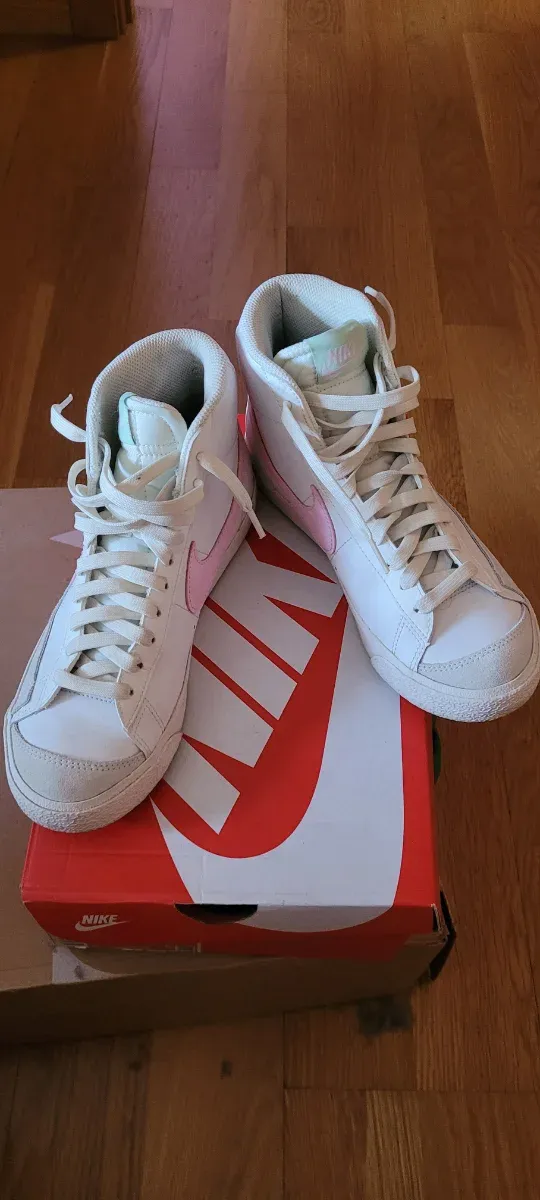 Nike Blazer Mid '77 Zapatillas Blancas Rosas
