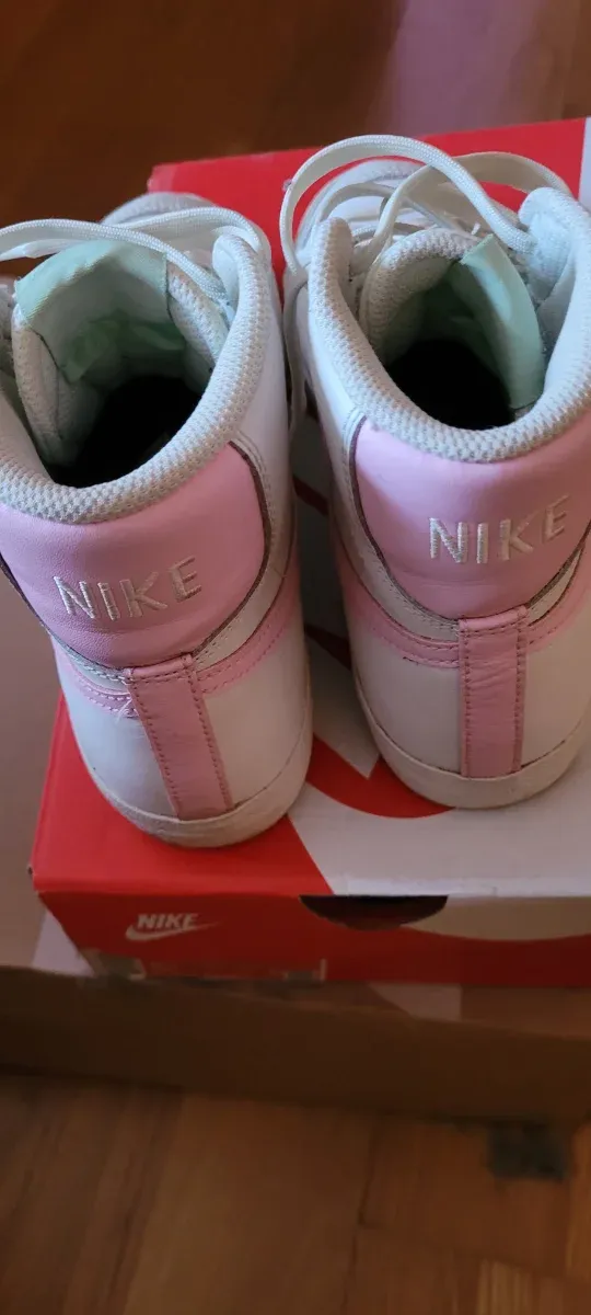 Nike Blazer Mid '77 Zapatillas Blancas Rosas