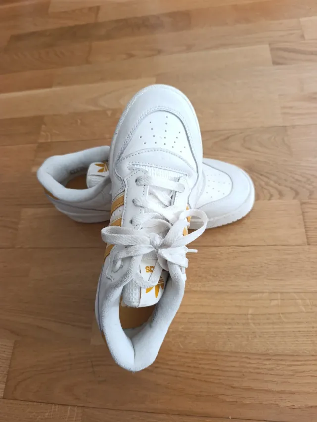 Zapatillas Adidas Blancas y Amarillas