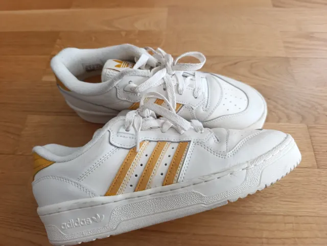 Zapatillas Adidas Blancas y Amarillas