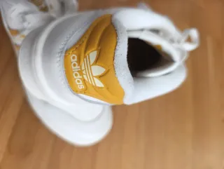 Zapatillas Adidas Blancas y Amarillas