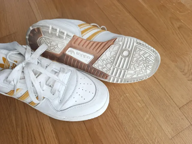 Zapatillas Adidas Blancas y Amarillas