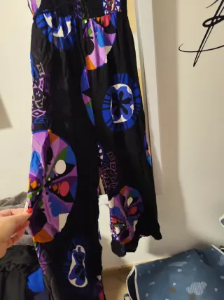 Mono de diseño desigual.