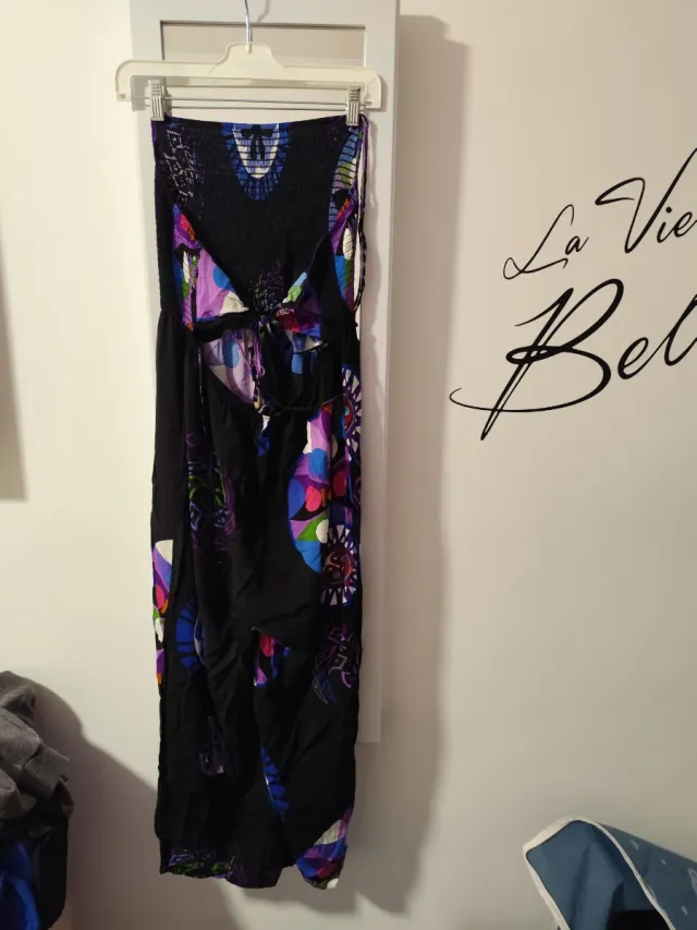 Mono de diseño desigual.