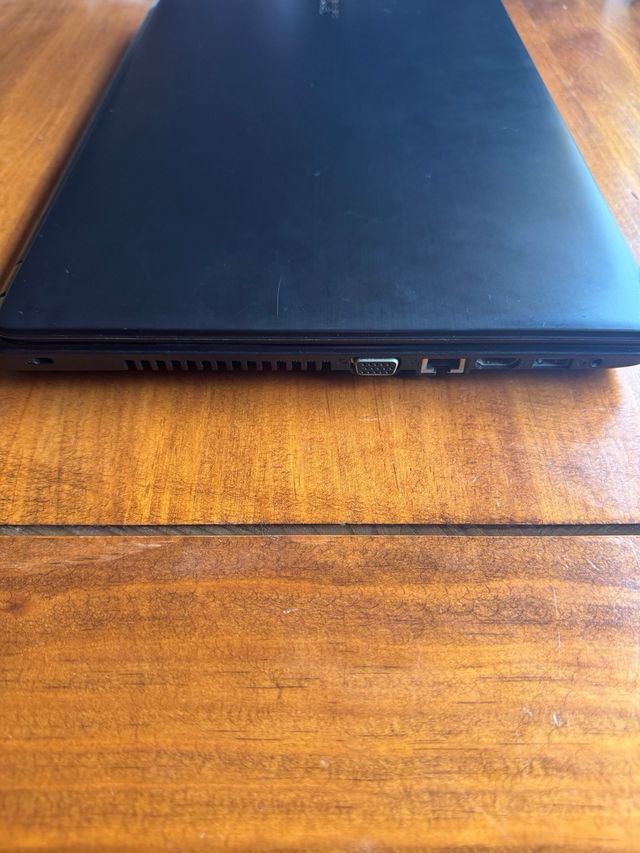 Acer Aspire E5-571-34CM Portátil Negro