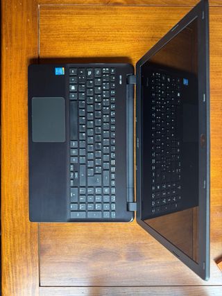Acer Aspire E5-571-34CM Portátil Negro