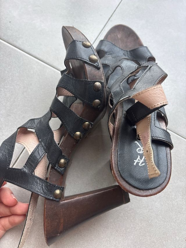 Sandalias HR Piel y madera Talla 41 Beige/Negro