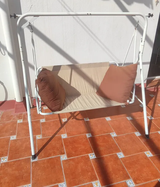 Columpio de jardín y terraza