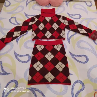 Conjunto jersey y falda rombos rojo y blanco