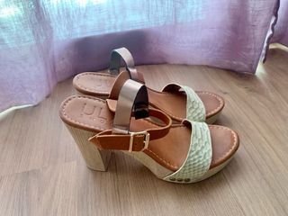 Sandalias piel tacón cocodrilo T37