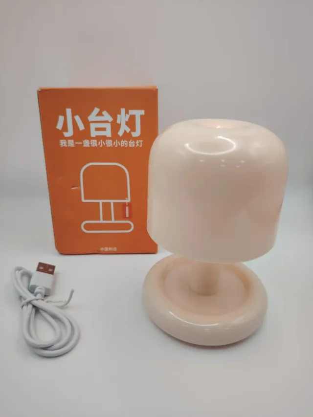 Mini lámpara de plástico blanca