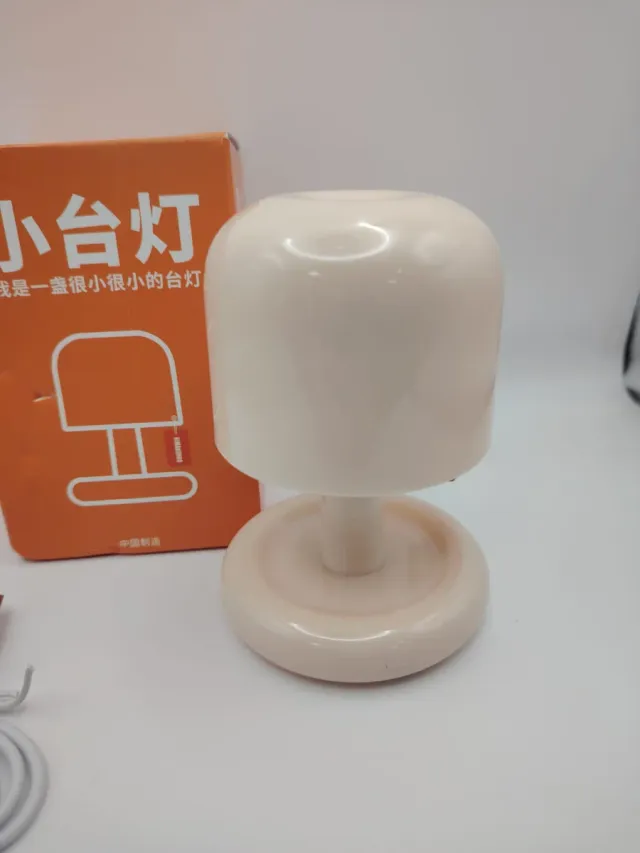 Mini lámpara de plástico blanca