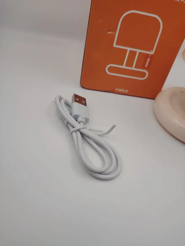 Mini lámpara de plástico blanca