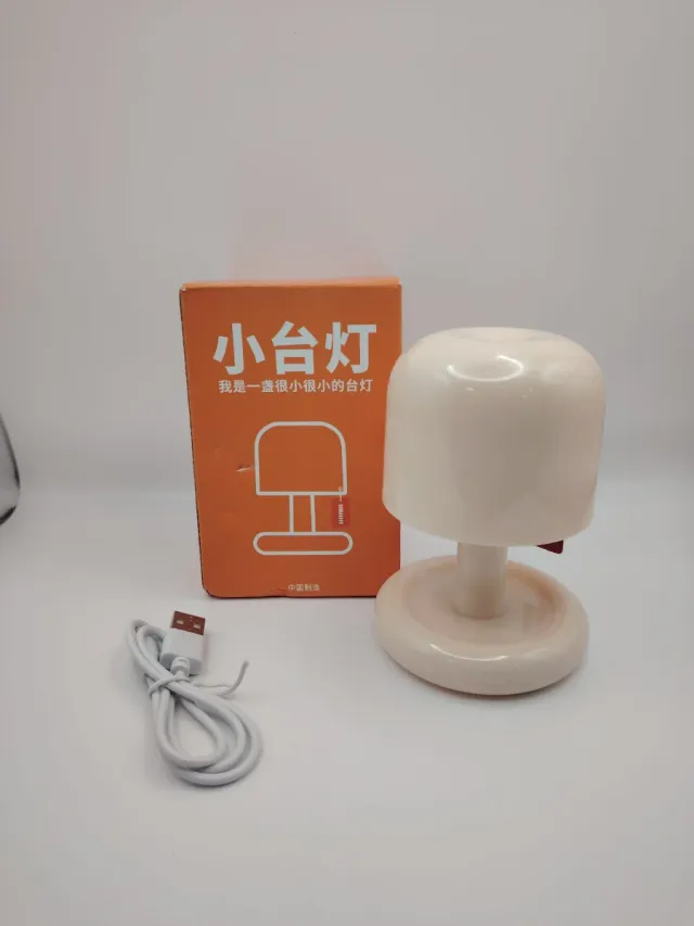 Mini lámpara de plástico blanca