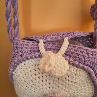 Borsetta uncinetto lilla e bianca con fiore