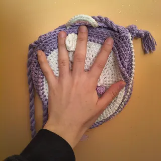 Borsetta uncinetto lilla e bianca con fiore