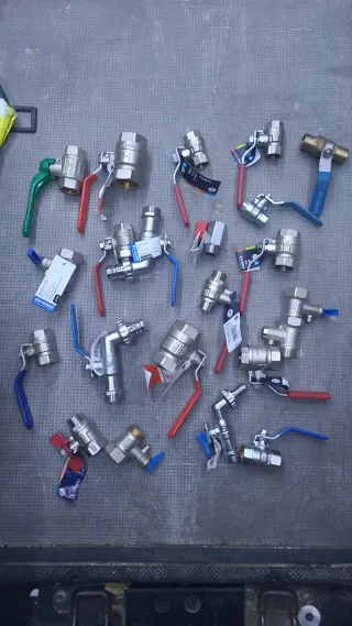 Lote de llaves de paso nuevas