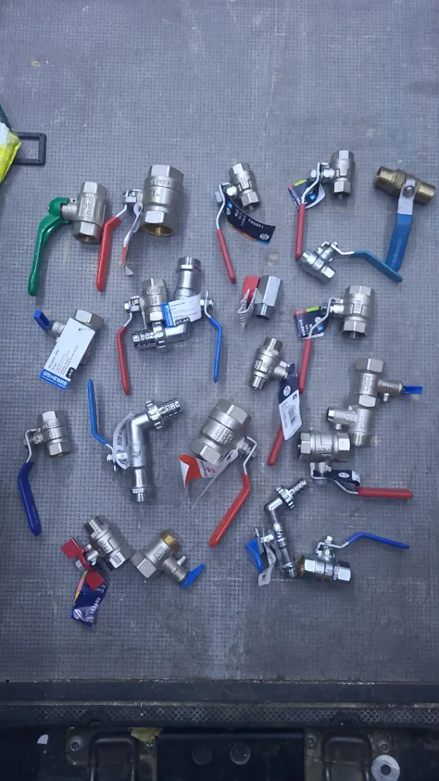 Lote de llaves de paso nuevas