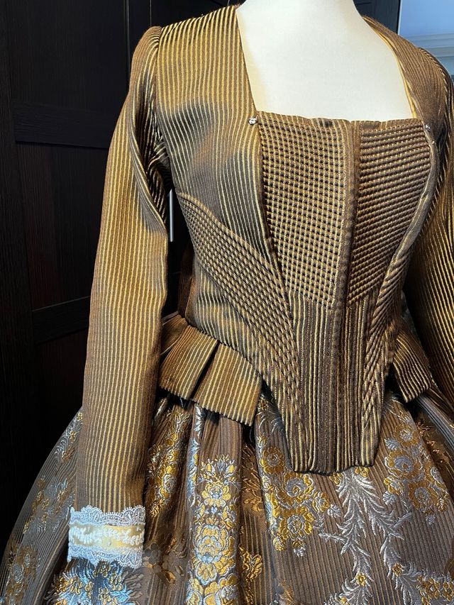 Traje de Fallera Marrón y Dorado